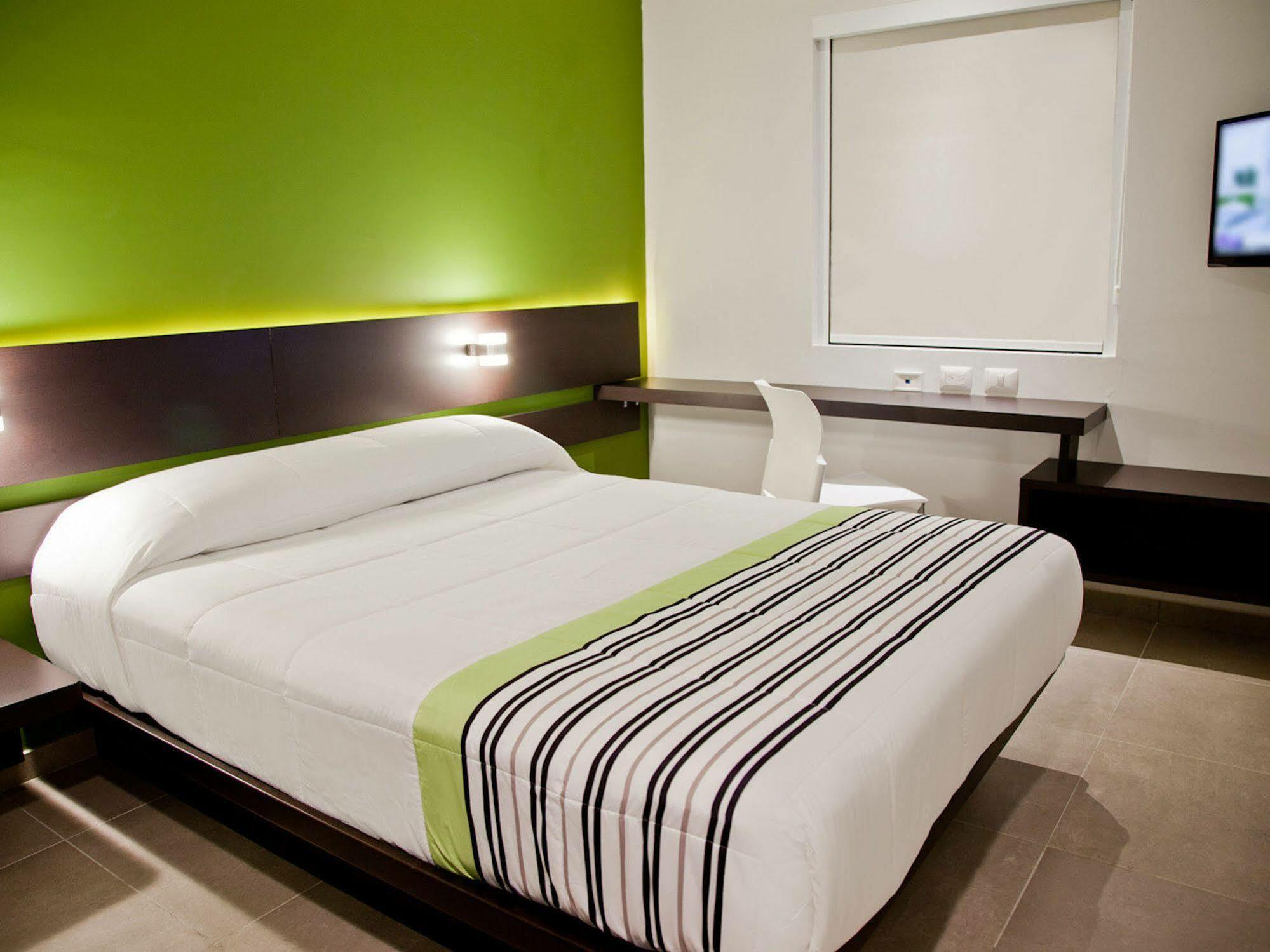 City Express Junior By Marriott Toluca Zona Industrial Eksteriør bilde