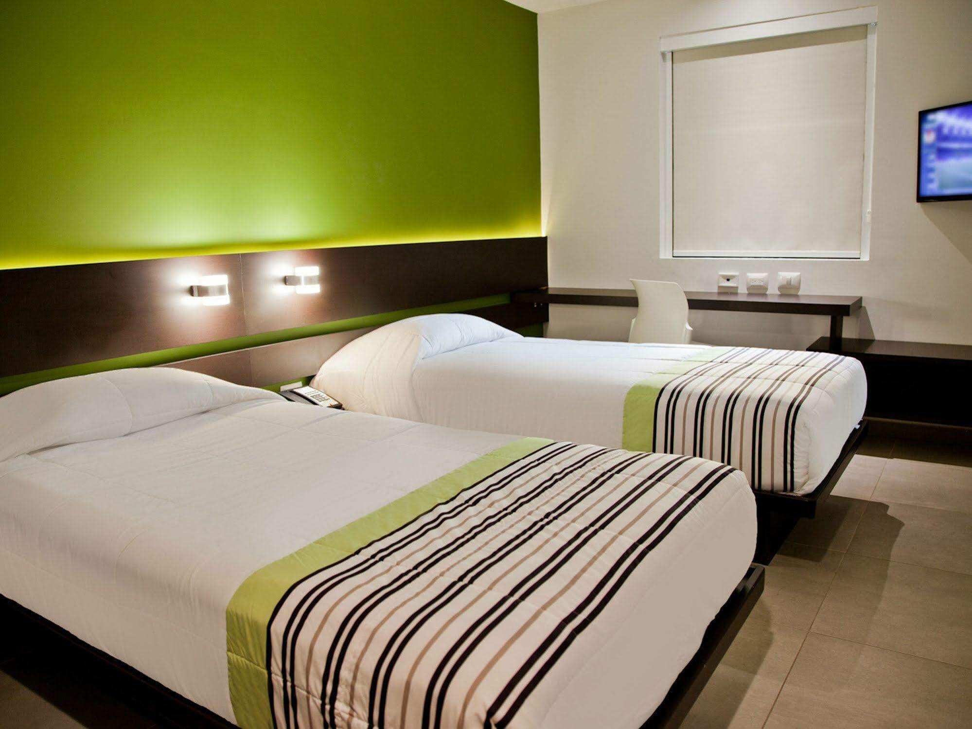 City Express Junior By Marriott Toluca Zona Industrial Eksteriør bilde